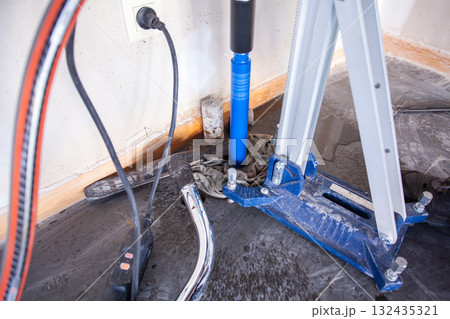 Diamond drill on tripod Diamond drill on tripod 132435321