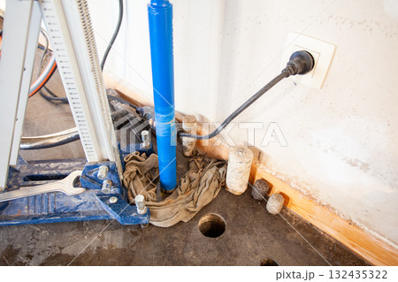 Diamond drill on tripod 132435322