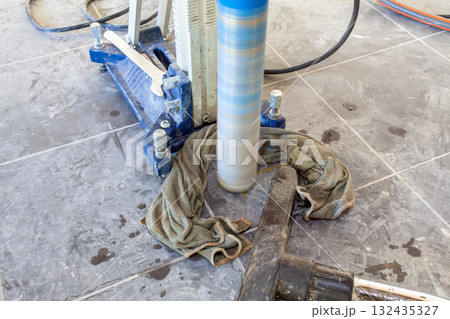 Diamond drill on tripod Diamond drill on tripod 132435327