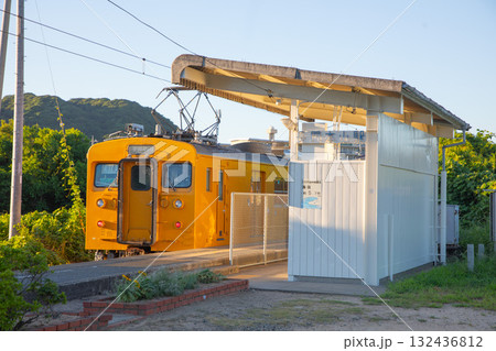 長門本山駅に停車中の車両 長門本山駅に停車中の車両 132436812