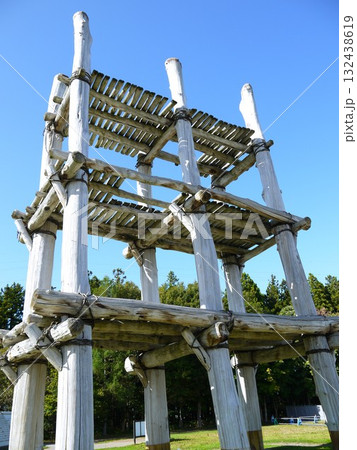青空に映える建築物 132438619