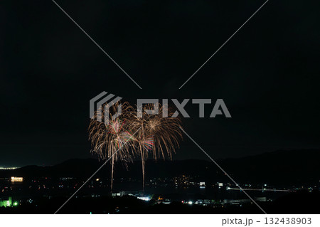 浜松市の三ヶ日花火大会の風景(静岡県) 132438903