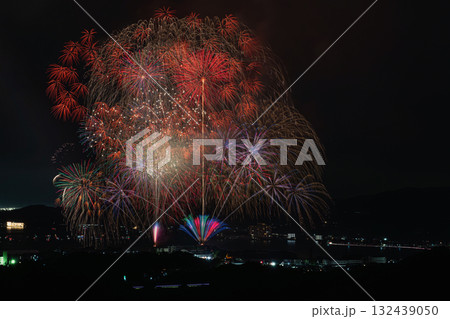 浜松市の三ヶ日花火大会の風景(静岡県) 132439050
