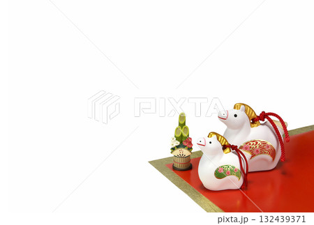 馬　午年　うま年　年賀素材　ハガキサイズ横 132439371