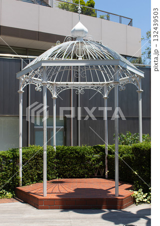 白いパーゴラ 132439503