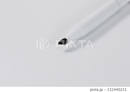 カラフルなチョコレート色のアートマーカーペン 132440231