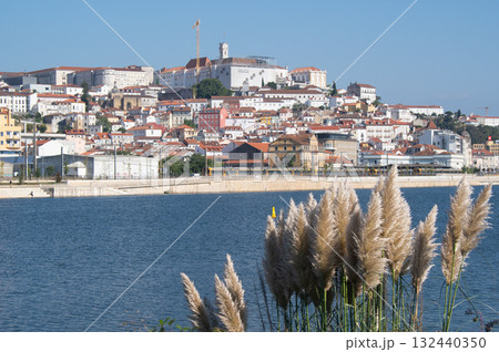 ポルトガル、コインブラの街並み ポルトガル、コインブラの街並み 132440350