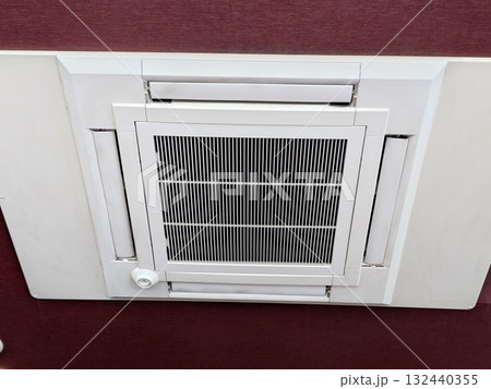 停止中の業務用エアコン 132440355