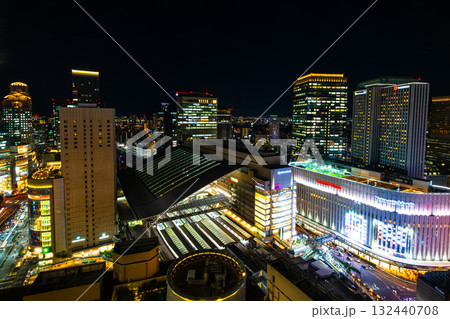 JR大阪駅と超高層ビルの夜景 132440708