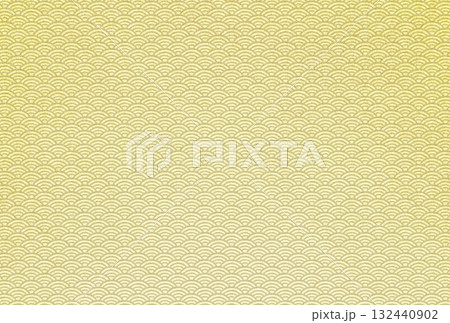 キラキラ輝く繊細な淡金色の模様に青海波柄を重ねた背景画像12 132440902