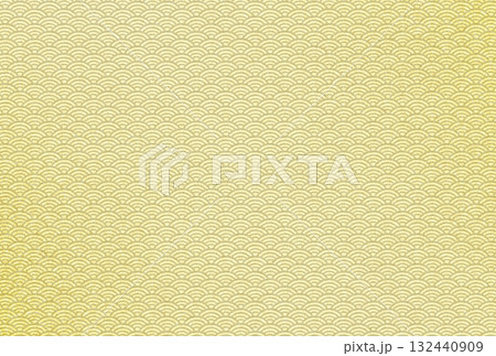 キラキラ輝く繊細な淡金色の模様に青海波柄を重ねた背景画像17 132440909