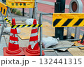 日本の道路工事の三角コーン 132441315