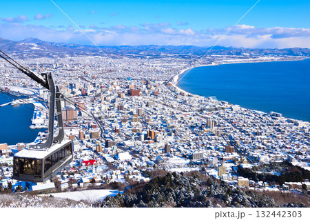 冬　函館市眺望　函館山ロープウェイ 132442303