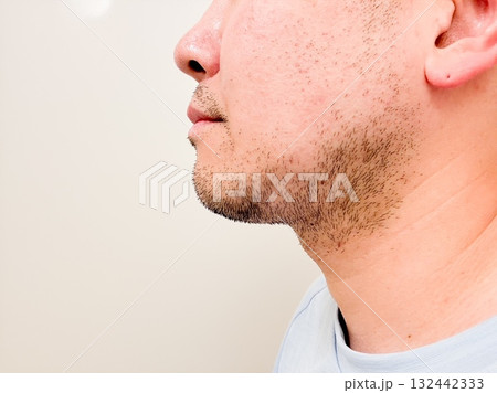 無精髭　横顔 132442333
