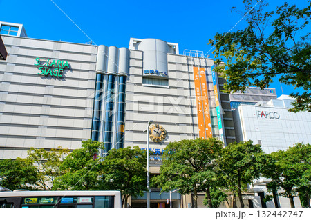 福岡市中央区天神の渡辺通りから西側　ソラリアステージ、福岡パルコ側　西鉄福岡(天神)駅 132442747