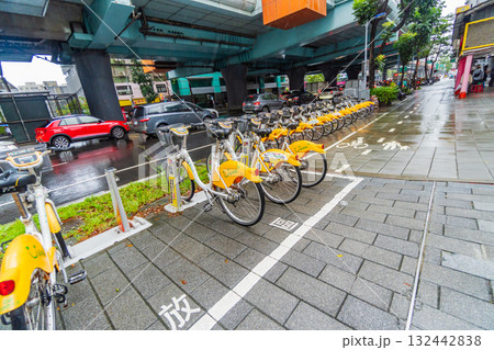 台湾　台北市内のレンタルサイクル　大安駅前 132442838