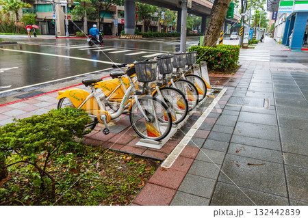 台湾　台北市内のレンタルサイクル　大安駅前 132442839