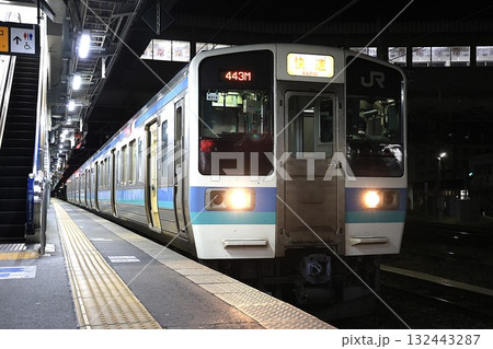 【JR東日本】夜の211系3000番台 快速（篠ノ井線：松本駅） 132443287