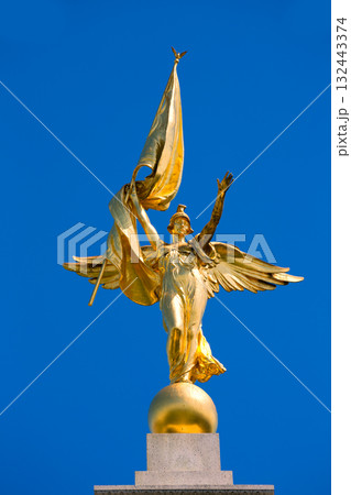 Gold winged Victory statue World War I memorial 132443374