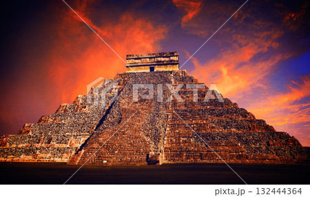 Chichen Itza El Templo Kukulcan temple 132444364