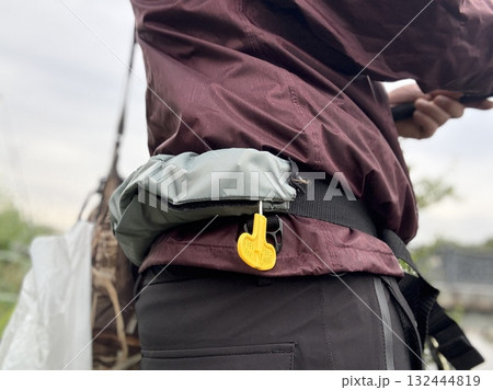 ライフジャケット装着 132444819