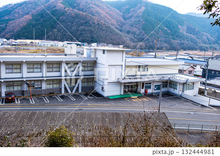金川城への登山道から見た北区役所御津支所 岡山県岡山市北区 金川城への登山道から見た北区役所御津支所 岡山県岡山市北区 132444981