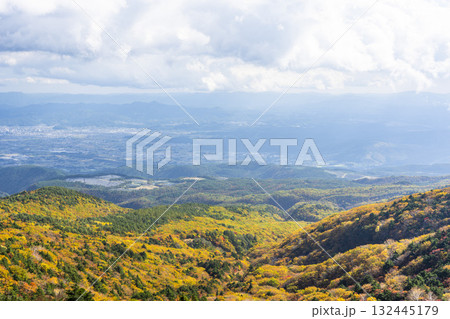 秋の磐梯吾妻スカイライン　紅葉　福島県福島市 132445179