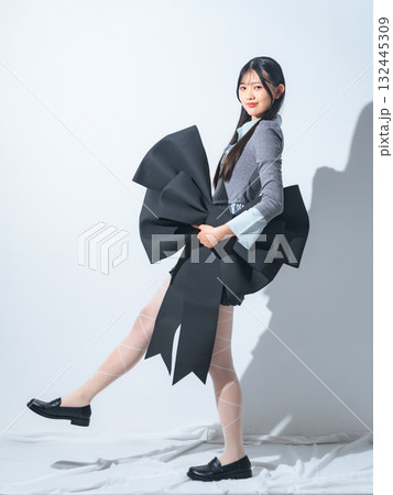 若い女性のファッションポートレート 若い女性のファッションポートレート 132445309