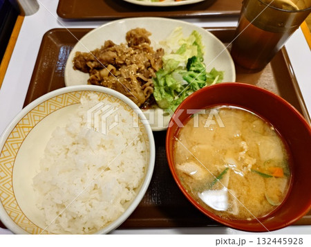 牛カルビ焼肉定食(コップあり) 牛カルビ焼肉定食(コップあり) 132445928