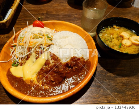 チーズカリーバーグディッシュ(ご飯・サラダ大盛り・コップあり) チーズカリーバーグディッシュ(ご飯・サラダ大盛り・コップあり) 132445930