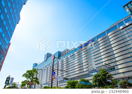 福岡市中央区天神の渡辺通り天神バスセンター前交差点から福岡三越側 西鉄福岡(天神)駅 昼カラー 福岡市中央区天神の渡辺通り天神バスセンター前交差点から福岡三越側 西鉄福岡(天神)駅 昼カラー 132446960