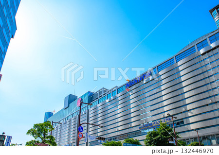 福岡市中央区天神の渡辺通り天神バスセンター前交差点から福岡三越側 西鉄福岡(天神)駅 朝カラー 福岡市中央区天神の渡辺通り天神バスセンター前交差点から福岡三越側 西鉄福岡(天神)駅 朝カラー 132446970