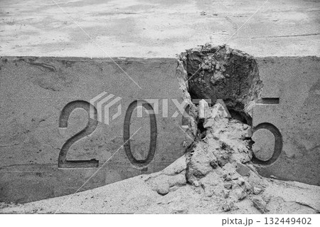 年号の壊されたサンドアート 年号の壊されたサンドアート 132449402