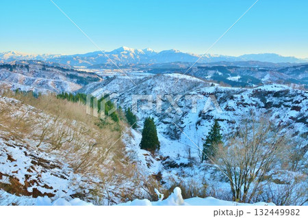 越後三山雪景色 132449982