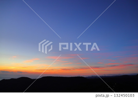 稲佐山山頂展望台からの眺め　夕焼け空 132450103