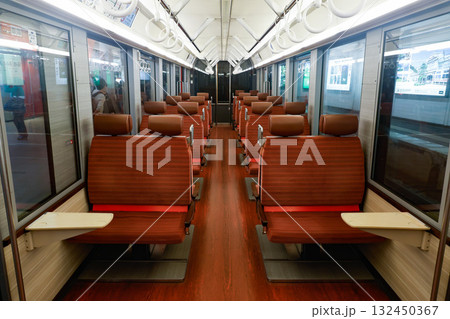 小田急箱根（箱根登山電車）3000形の車内 132450367