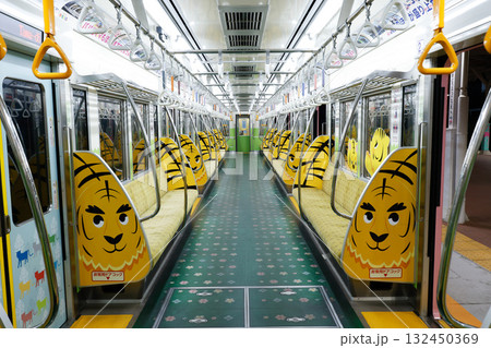 京王7000系　キッズパークたまどうトレイン車内（トラ） 132450369