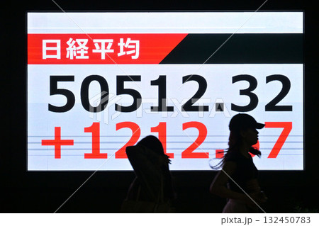 5万円を越えた日経平均株価 5万円を越えた日経平均株価 132450783