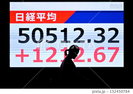 5万円を越えた日経平均株価 132450784