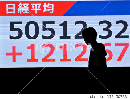 5万円を越えた日経平均株価 5万円を越えた日経平均株価 132450788