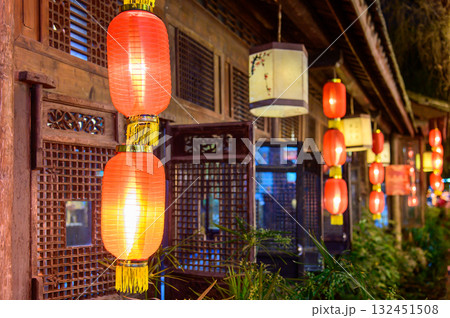 中国の四川省成都にある錦里の美しい夜景風景 132451508