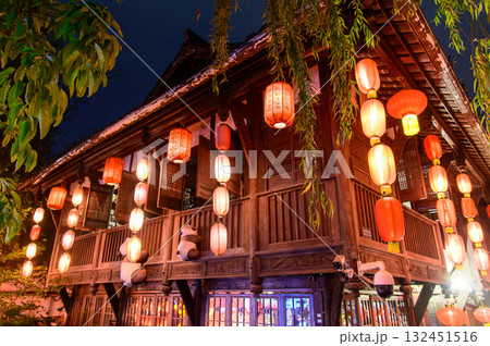 中国の四川省成都にある錦里の美しい夜景風景 中国の四川省成都にある錦里の美しい夜景風景 132451516