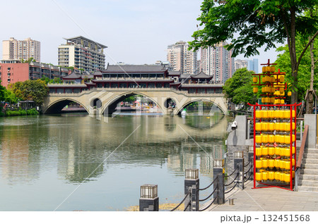 中国の四川省成都にある安順廊橋の美しい風景 132451568