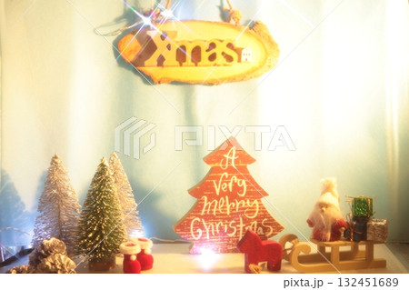 キラキラしたクリスマスツリー キラキラしたクリスマスツリー 132451689