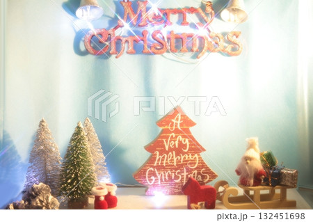 クリスマスツリーのある風景 132451698