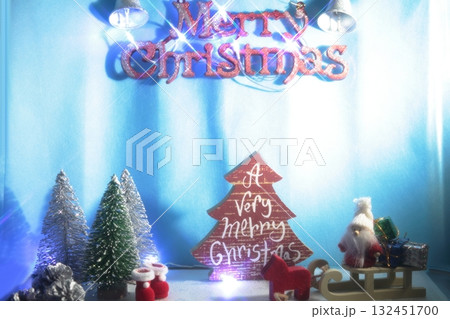 クリスマスツリーのある風景 132451700