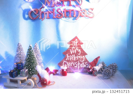 クリスマスツリーのある風景 132451715