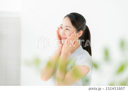 女性　ビューティー 132451807