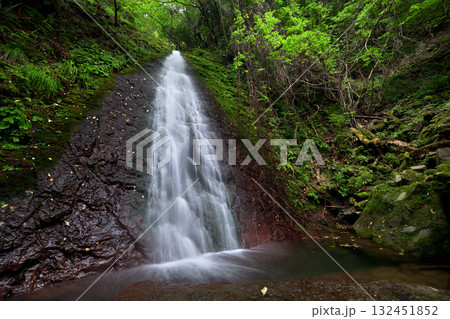 オウネン滝（兵庫県神崎郡） 132451852