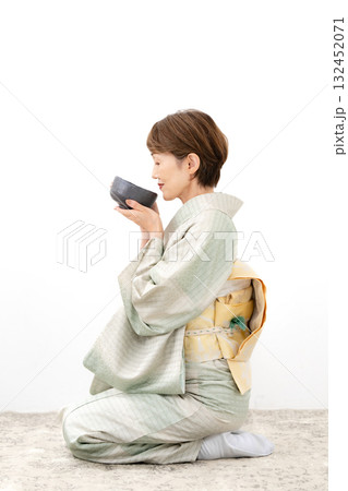 茶道 抹茶 着物 茶道 抹茶 着物 132452071